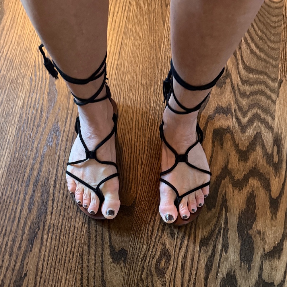 Steve Madden suede Black gladiator Sandals like new size 9
